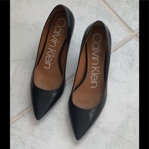 Black Calvin Klein “Gayle” pumps